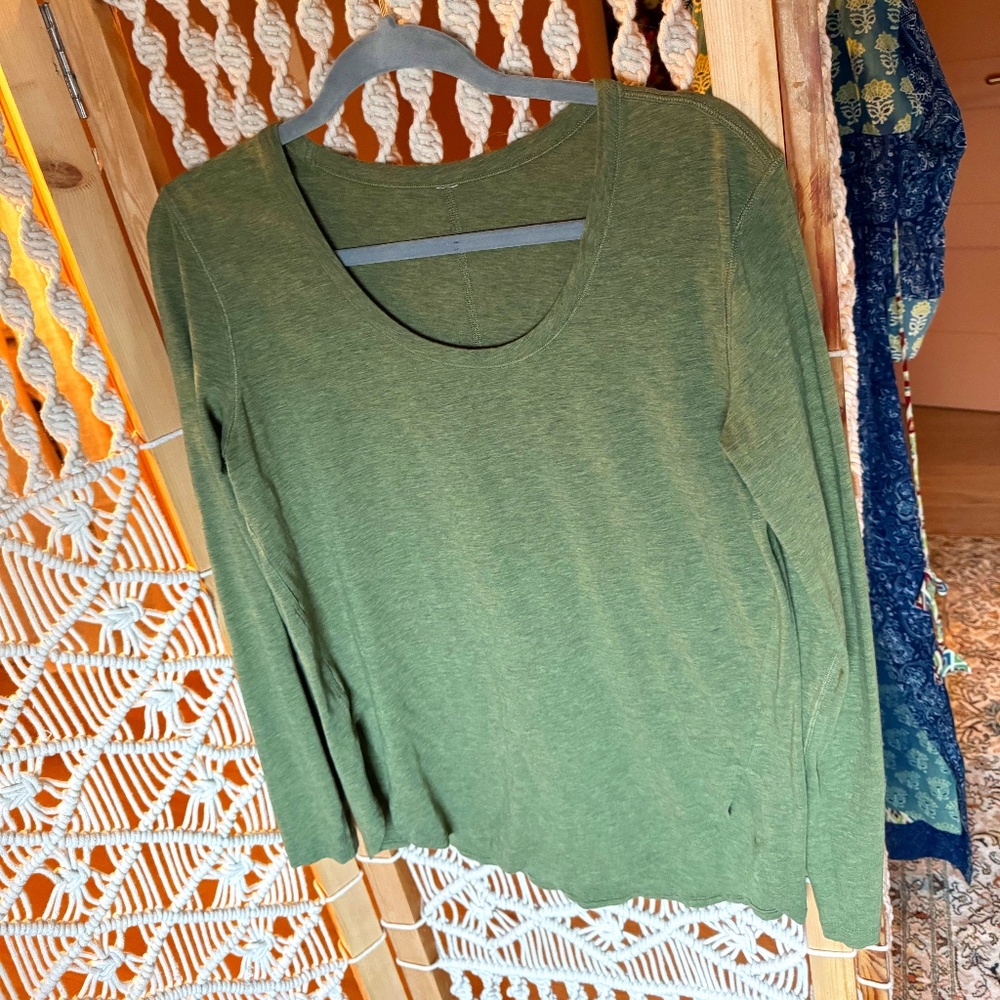 Lululemon Long Sleeved Shirt; size small/medium